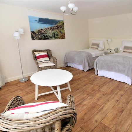 The Old Brewhouse Hotell Arbroath Rum bild